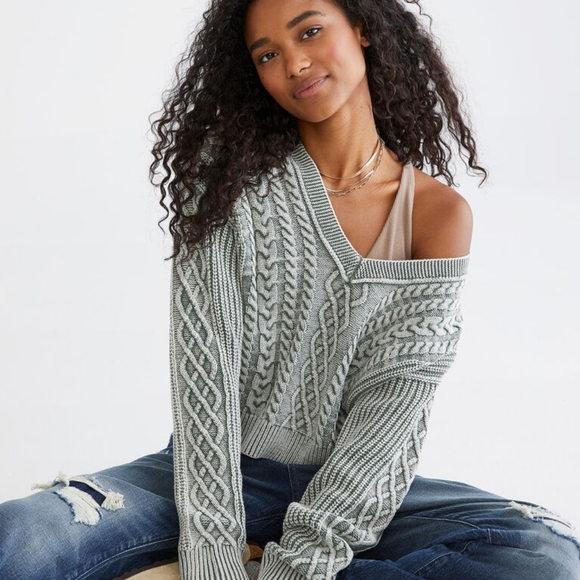 Aeropostale Sweaters - Aeropostale size medium  slouchy cable knit cropped v- neck sweater